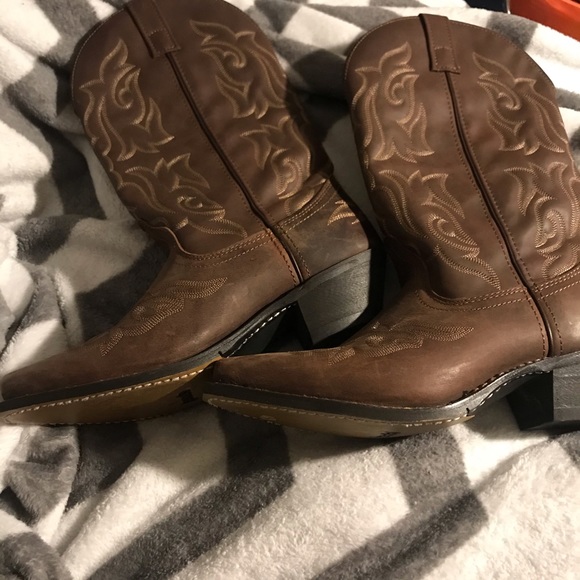 NWOT never worn brown Laredo cowgirl boots! - Picture 5 of 12